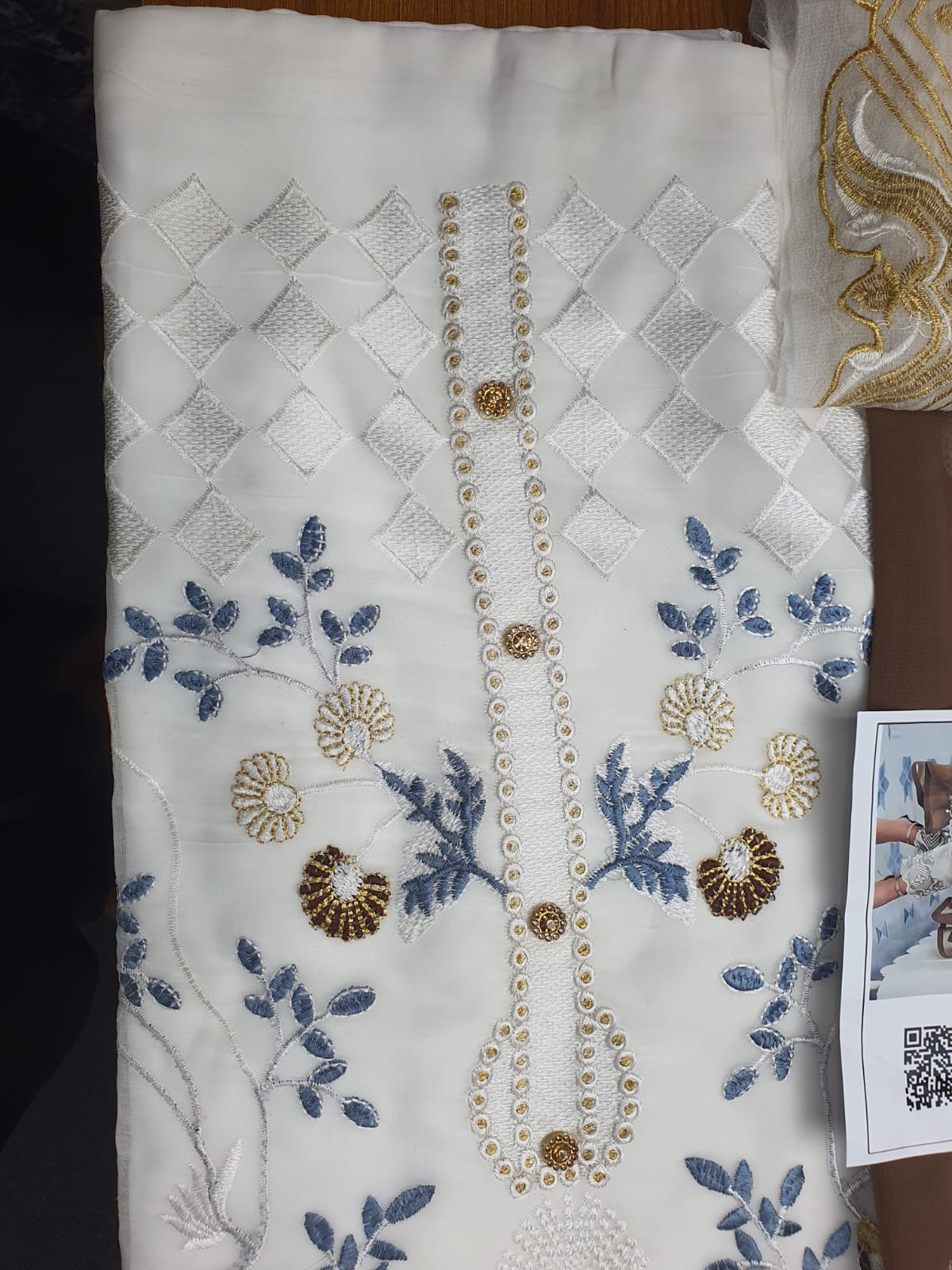 সেলাই ছাড়া এমব্রয়ডারি পার্টি ড্রেস